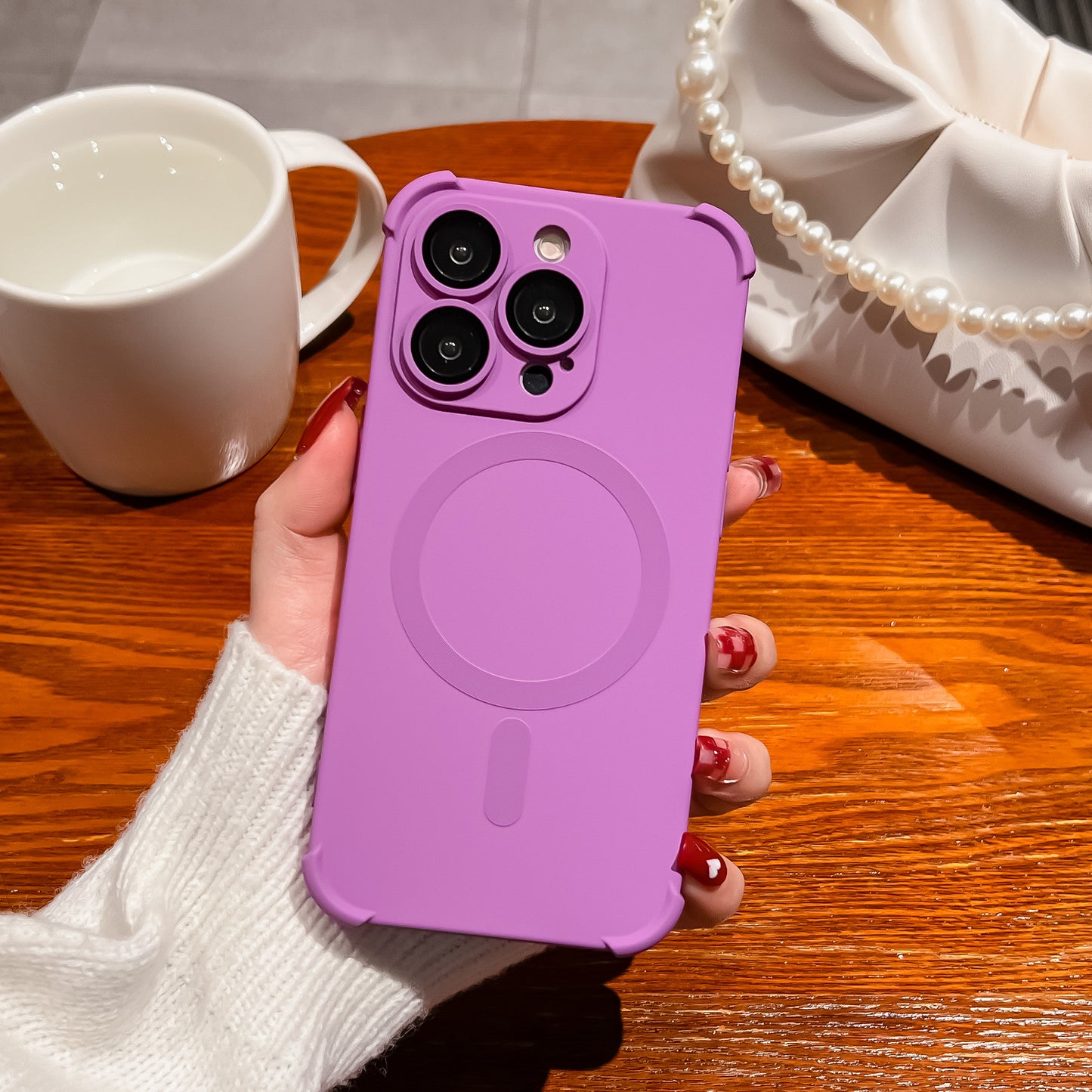 '' Protect Me'' Anti-Fall Skin-sensitive Magnetic Case