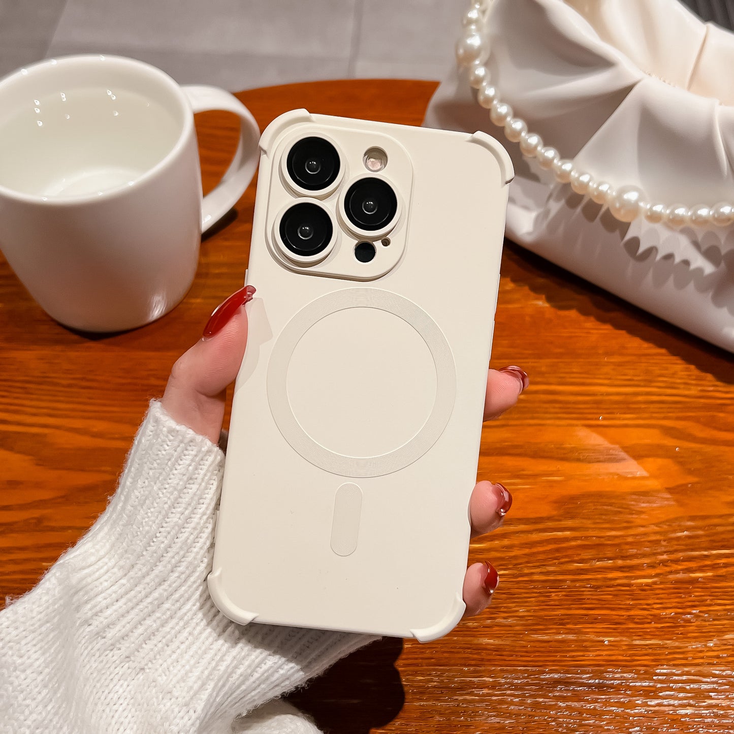 '' Protect Me'' Anti-Fall Skin-sensitive Magnetic Case