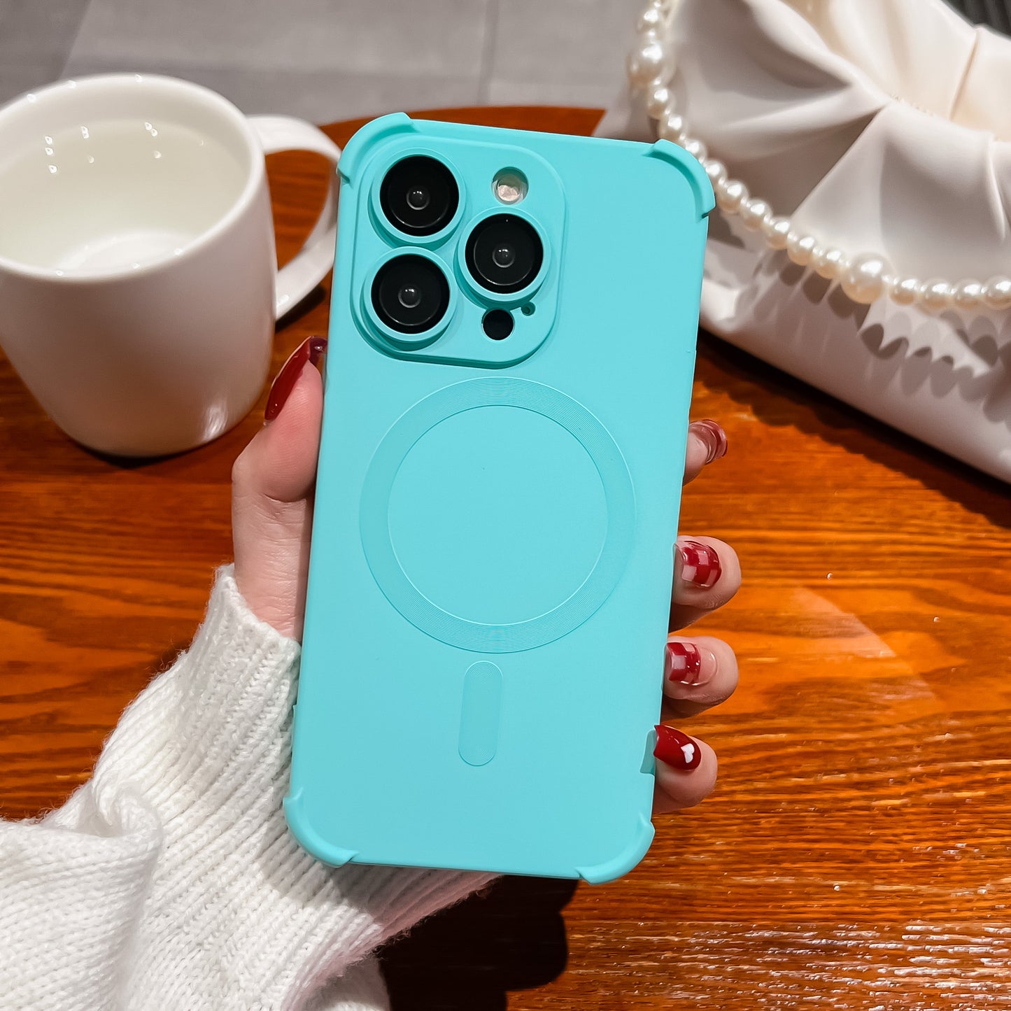'' Protect Me'' Anti-Fall Skin-sensitive Magnetic Case