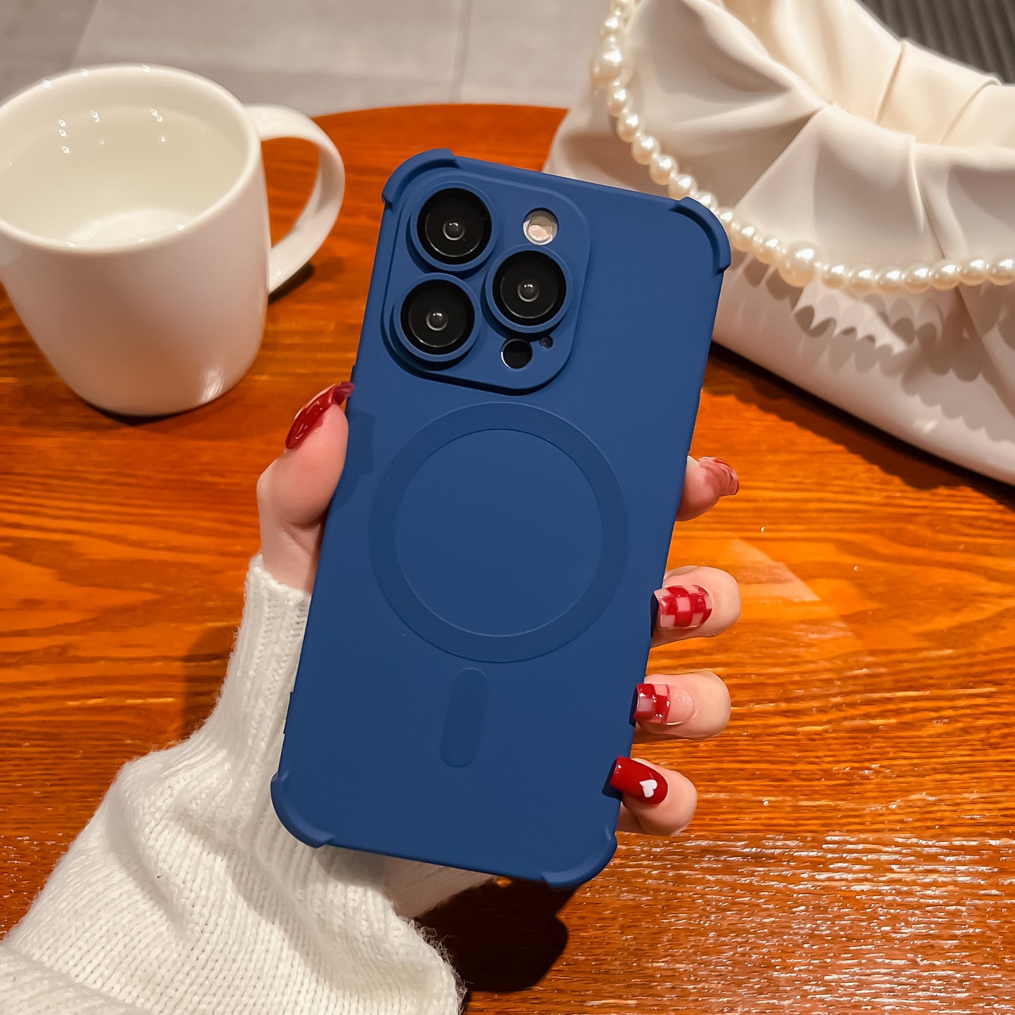 '' Protect Me'' Anti-Fall Skin-sensitive Magnetic Case