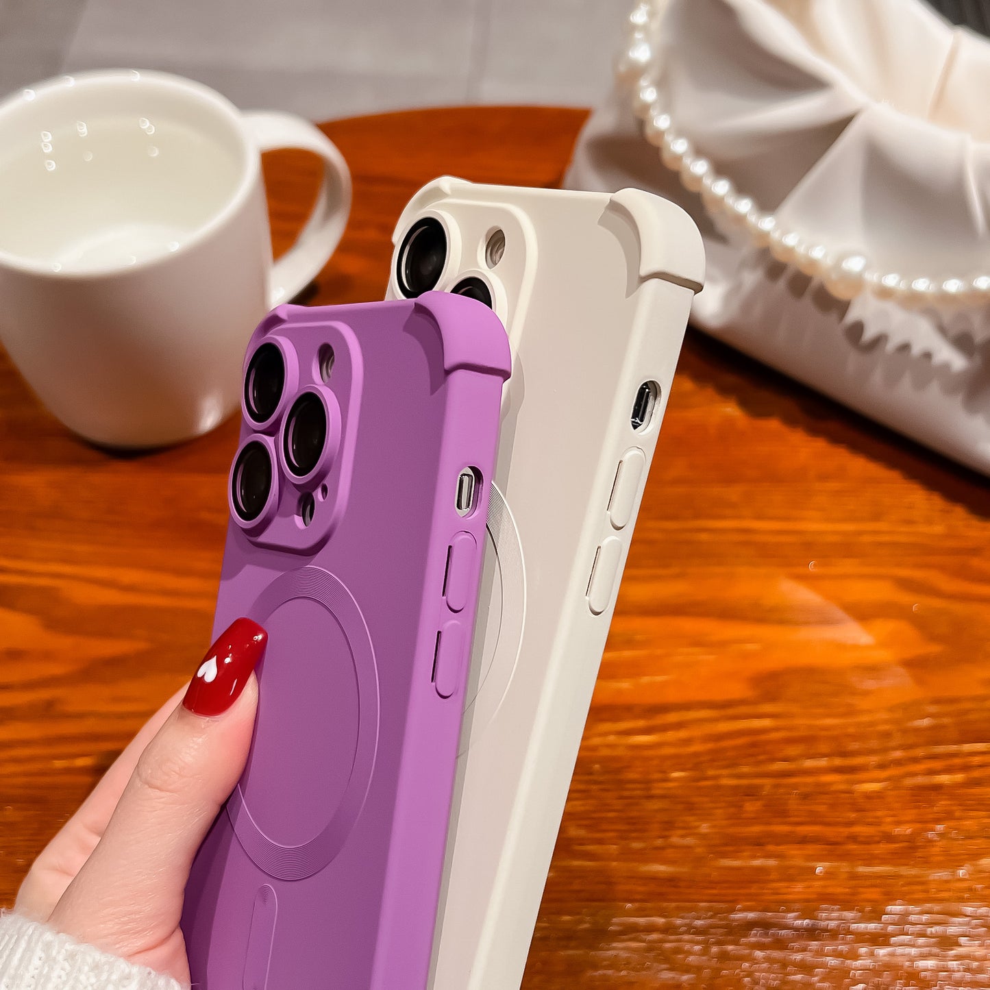 '' Protect Me'' Anti-Fall Skin-sensitive Magnetic Case