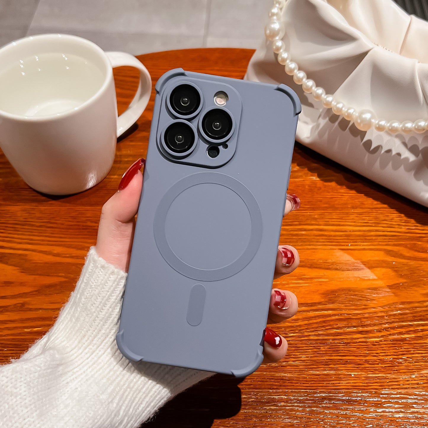 '' Protect Me'' Anti-Fall Skin-sensitive Magnetic Case
